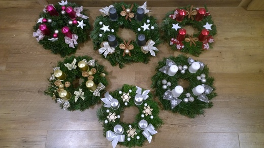 věnce adventní kulaté - mix barev