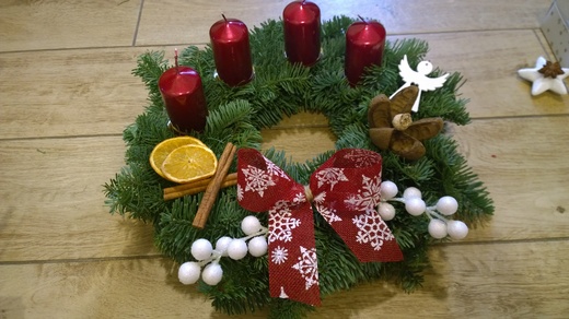 věnec adventní kulatý - bordo