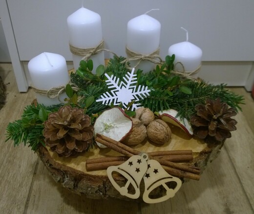 věnec adventní na dřevě - bílý