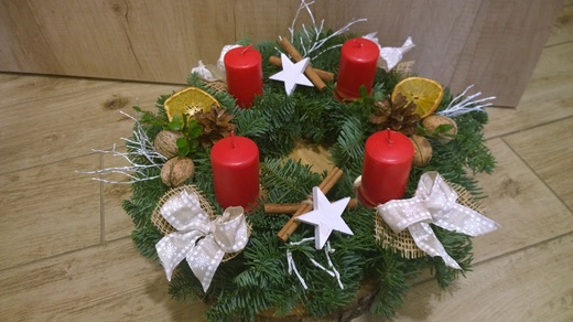 věnec adventní kulatý - červený